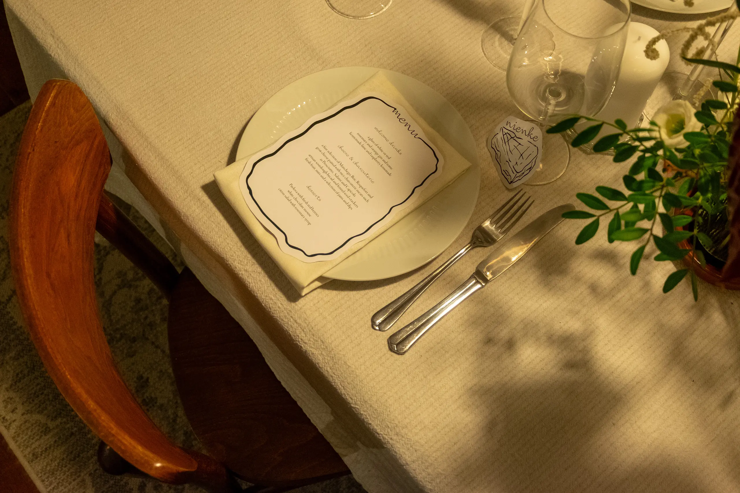 Detail van servies en decoratie